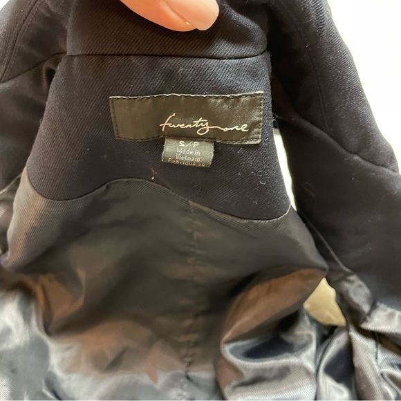 Bundle of Button-Down Vests - Picture 11 of 13